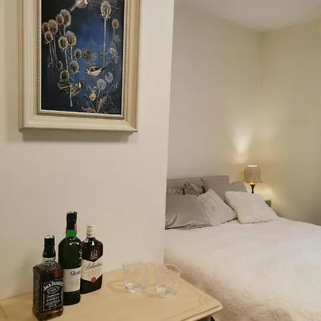 Apartment Angels' Whisper - Center *